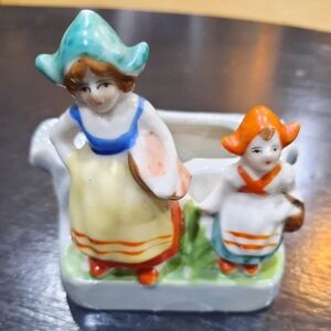 Vtg Dutch girls Ashtray lustreware Holland made in Japan